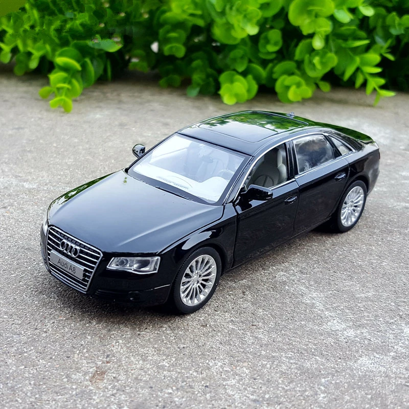 1:18 AUDI A6 Alloy Car Model Diecast & Toy Metal Vehicle Car Model  Collection Sound and Light High Simulation Childrens Toy Gift