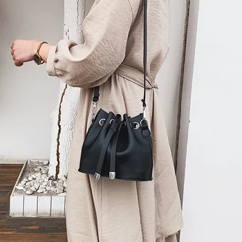 

2020 New Women's Bag Pull-Belt Bucket Bag Hand Strap Shoulder Bag