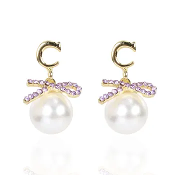 

Europe and America Creative Cool Pearl Earrings Female Glorious Simple Alloy Lettered C Ear Stud Earrings F8460