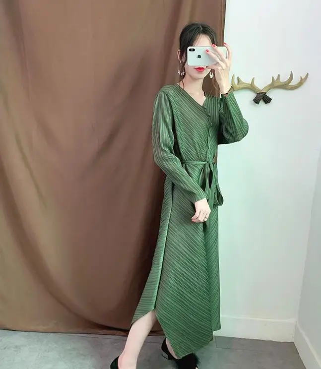 Miyake плиссированное платье длинный свитер осеннее Новое плиссированное платье с ремешками Свободные плиссированные платья больших размеров