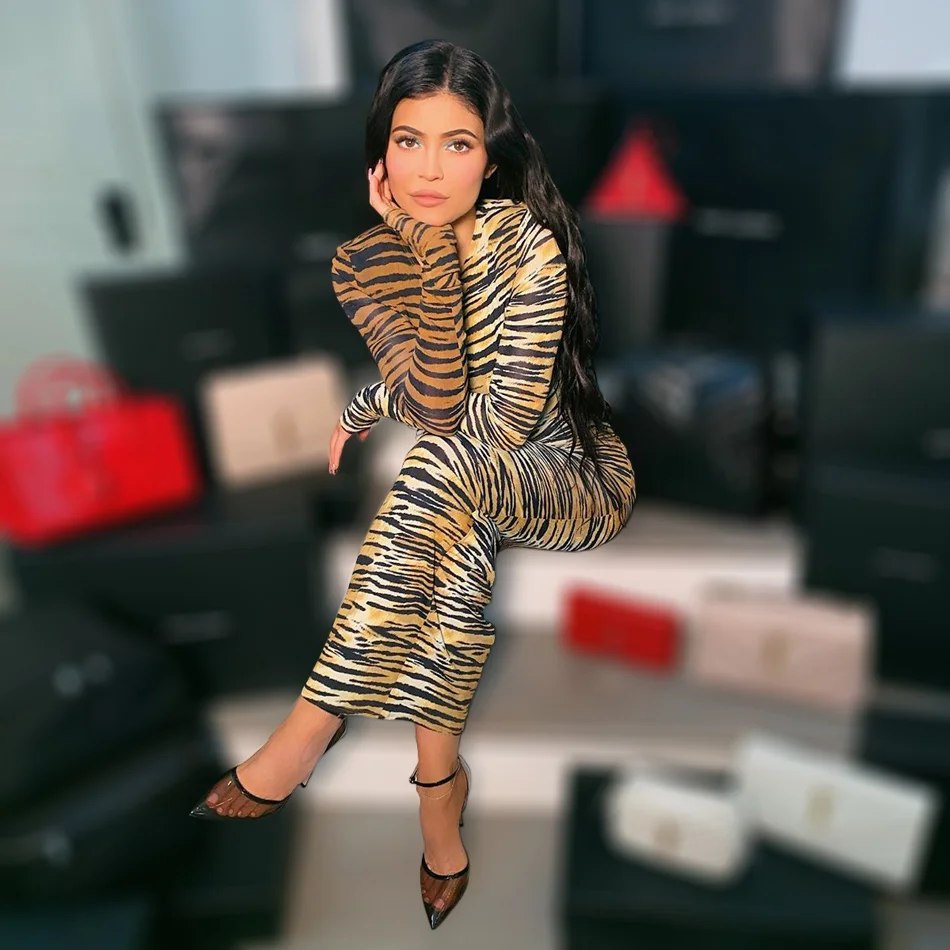 Длинное трикотажное платье Kyliejenner с принтом тигра коричневое и Черное макси
