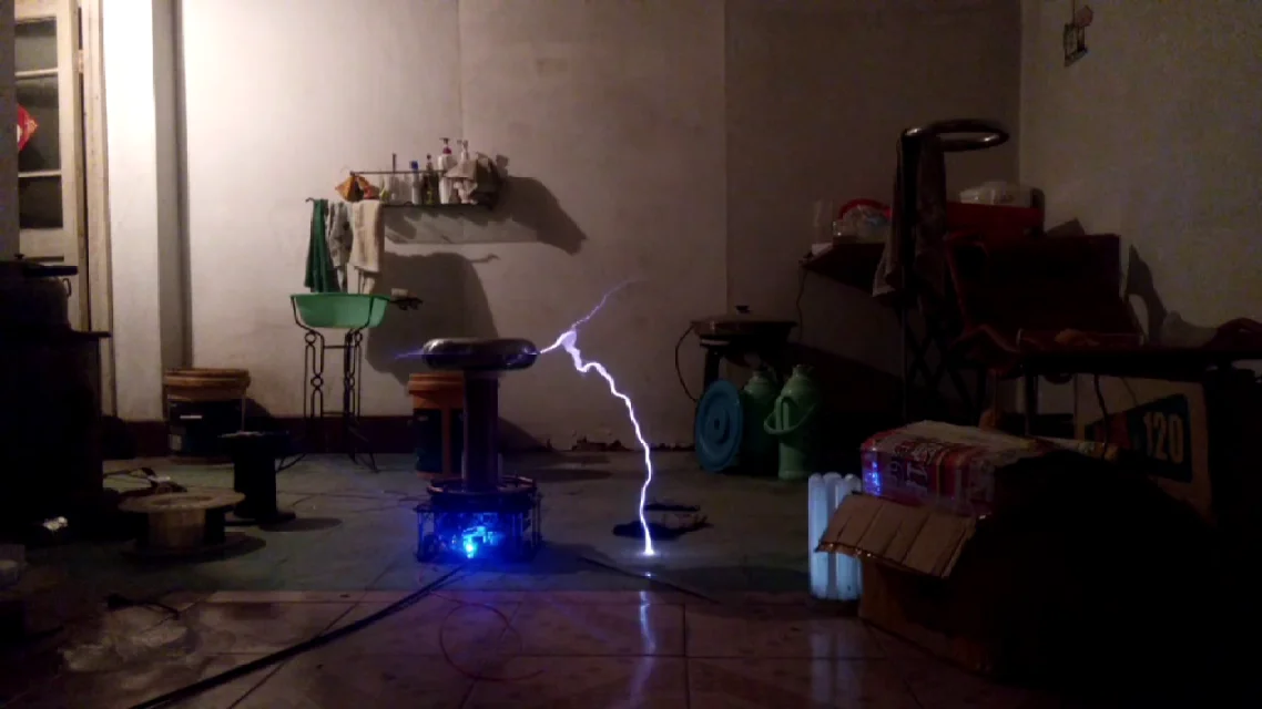 Высокотехнологичный Flash катушка Тесла Lightning производства