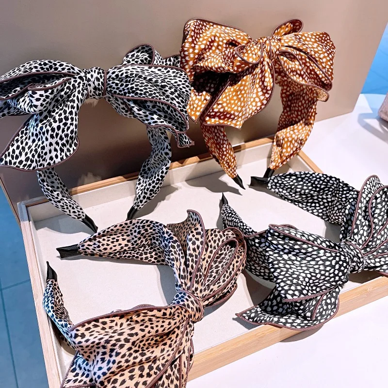 

Dongdaemun, Korea ~ Retro small wild leopard print three-dimensional multi-layer big bow headband showing face small headband