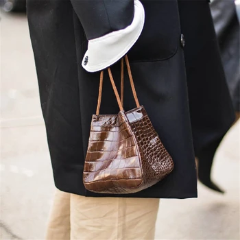 

New 2019 Customized niche design retro crocodile design bucket handbag bag female hinge small bag