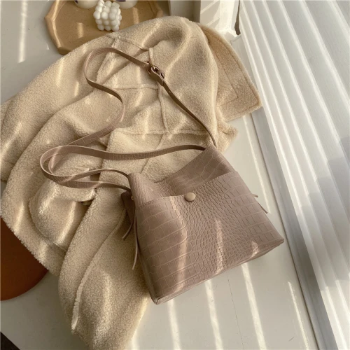 iVog New Arrival Everyday Female Big Messenger Shoulder Handbag louis Geometric Bucket Bags for Women - Color: Milk tea apricot