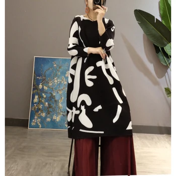 

2020 new spring retro printed women's dress Miyak fold Fashionable loose plus size French style thin V-neck A-line dress Tied 58