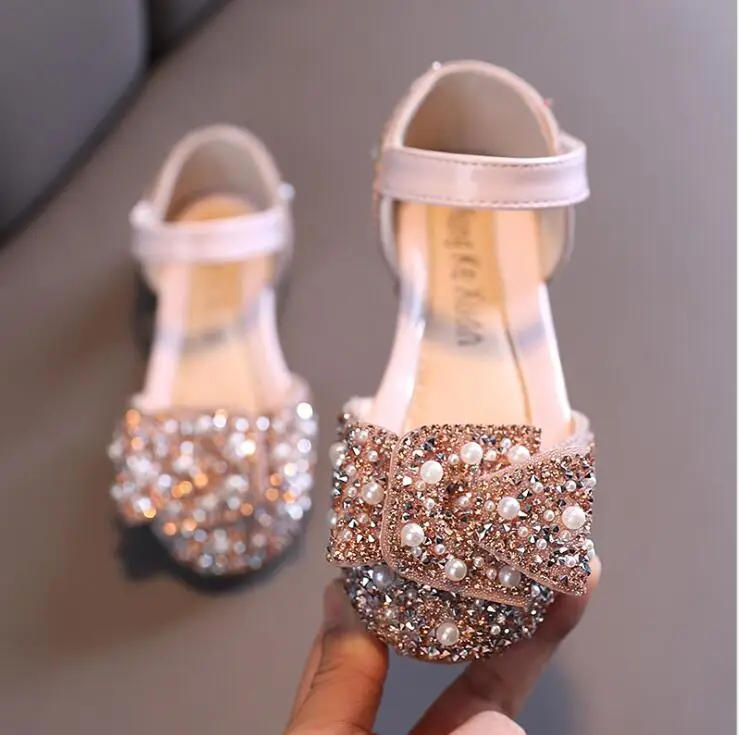 Nuevos zapatos para niños con diamantes de imitación de perlas, sandalias de princesa para niñas, zapatos para fiestas y bodas