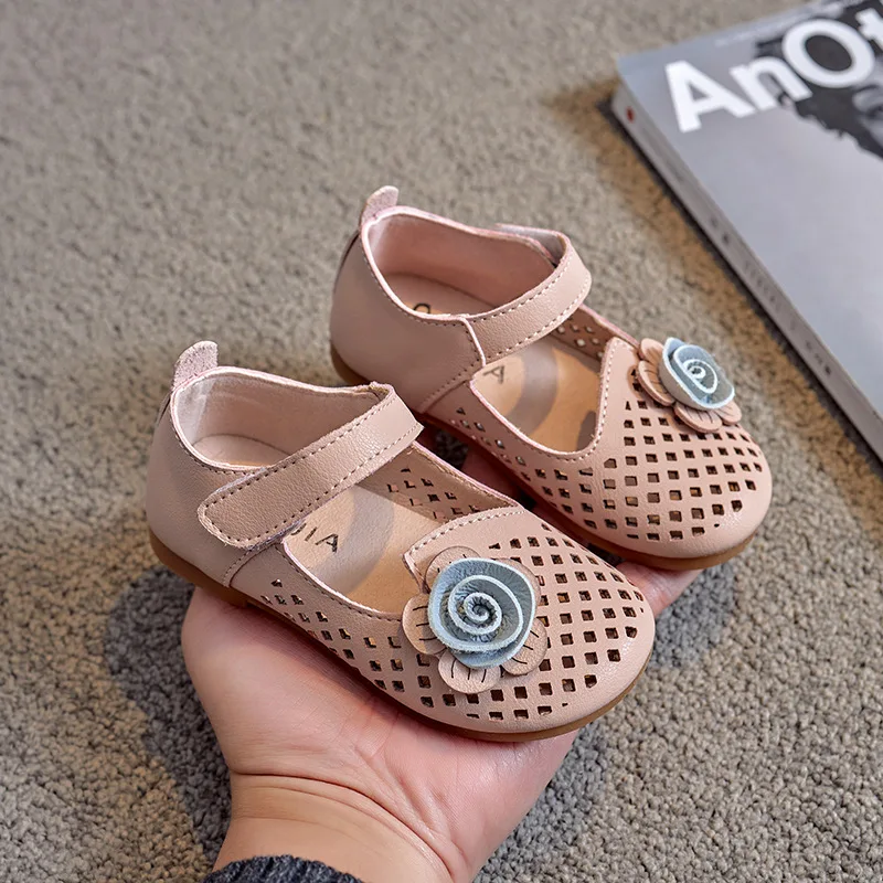 Zapatos de cuero para niños pequeños, sandalias transpirables con flores, zapatos florales de princesa para verano