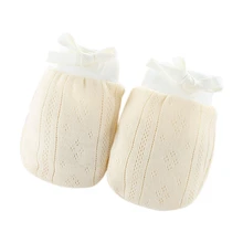 Новорожденные детские перчатки для мальчиков и девочек сплошной принт полые Дизайн против царапин Защитные варежки мягкие варежки на веревке