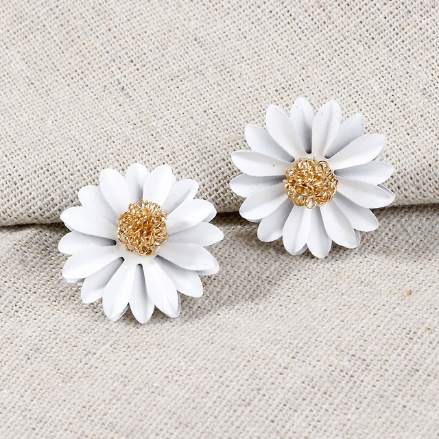 Cute Small Daisy Flowers Stud Earrings For Women Korean Sweet crystal Flower Earring Girls Fashion Elegant Jewelry