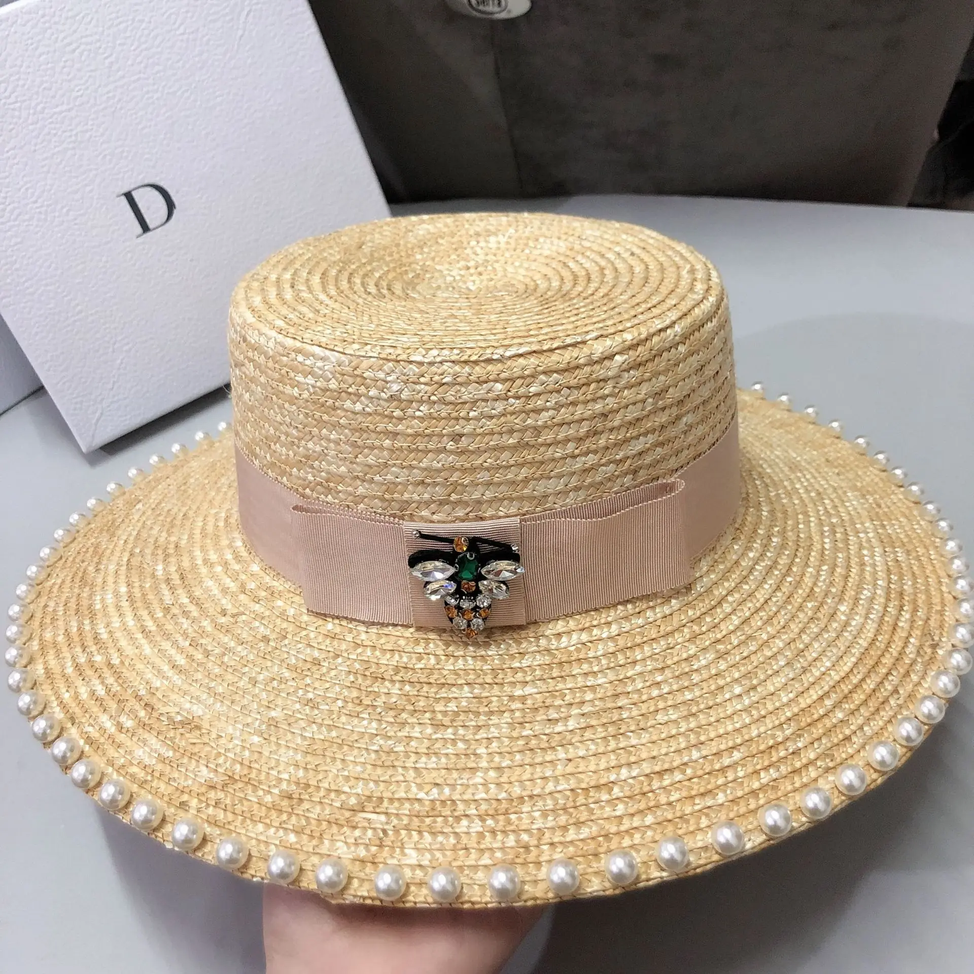 

Summer Straw Hand-woven Flat Roof Straw Hat Korean-style Man-made Diamond Bees Pearl Bowler Hat Outdoor Holiday College Style Su