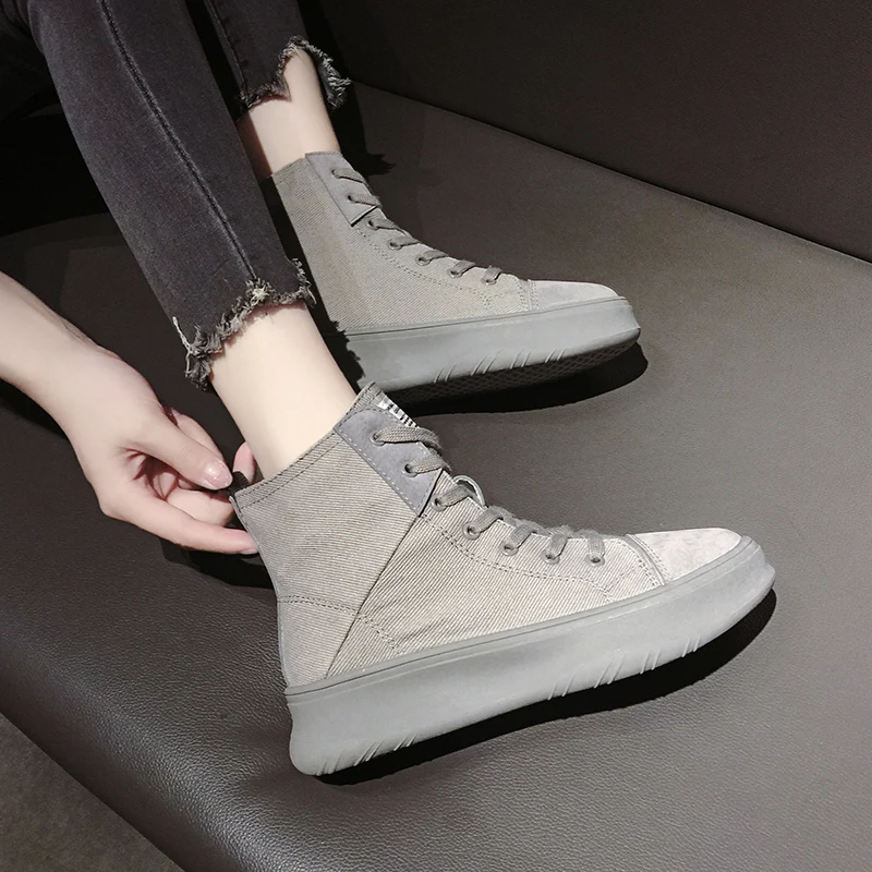 

Martin boots female 2019 autumn new desert tooling cross straps in the tube breathable flat boots