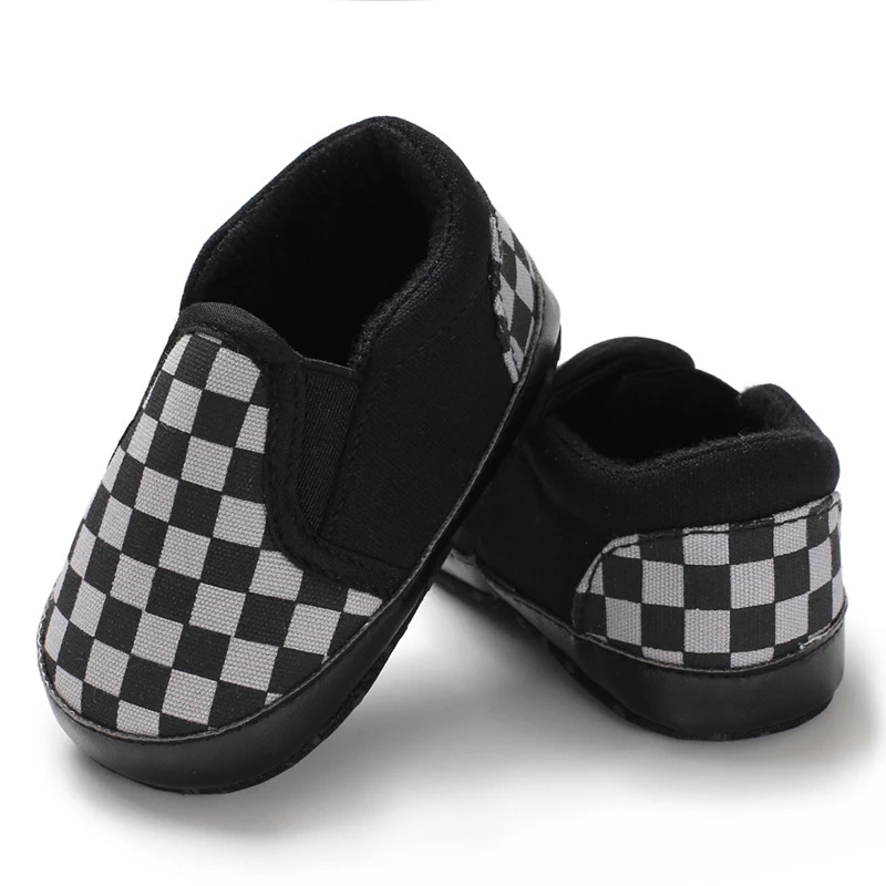 Новорожденных обувь для мальчика младенческой первые ходунки Нескользящая клетчатая детская обувь 0-18 м повседневные кроссовки