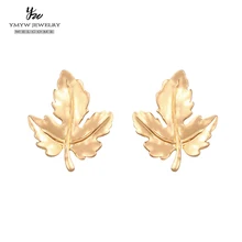 YMYW модные минималистичные маленькие серьги-гвоздики с листьями, растительный цинковый сплав, Золотой Ретро стиль, женское праздничное массивное ювелирное изделие в подарок с подвесками