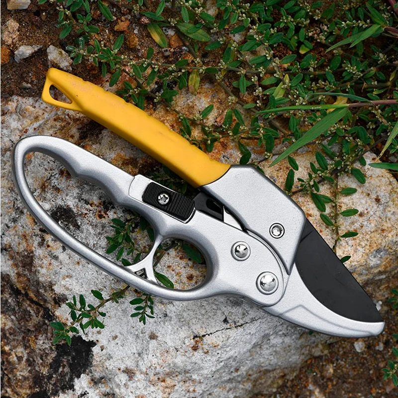 Garden-Pruning-Shear-High-Carbon-Steel-Pruning-Shears-Cutter-Gardening-Plant-Scissor-Branch-Pruner-Trimmer-Tools.png Kerti Metszés Nyíró Magas Szén Acél Ollóvágó Kertész Növényi Növény Olló Ág Metsző Trimmer Eszközök Új Csepphajó - Image 3