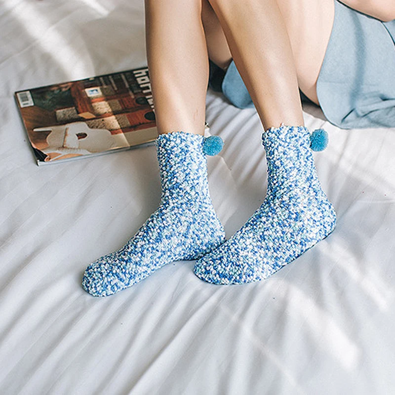 Рождественские Женские плотные носки; теплые зимние однотонные мягкие повседневные хлопковые носки для девочек; подарки; милая плюшевая домашняя одежда; короткие носки