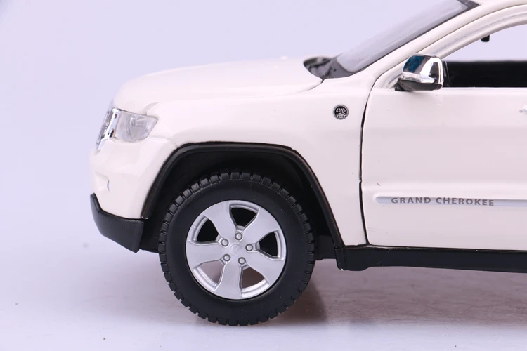 1:24 Высокая литая модель машины Модель JEEP Jeep Grand Cherokee внедорожный автомобиль модель для детей Подарки