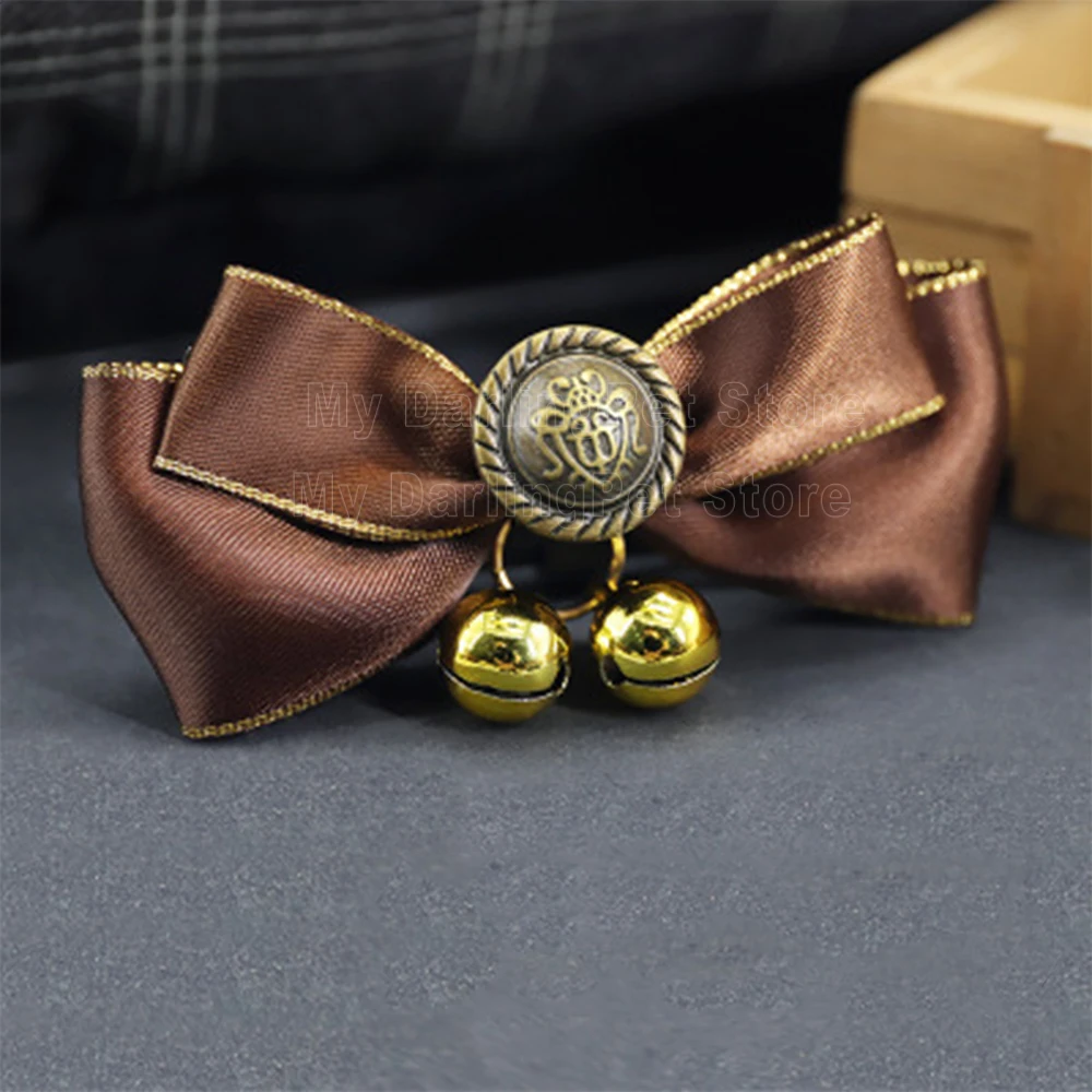 Brown Cat Collar Ретро ошейник с колокольчиком для кошек, регулируемый ошейник для кошек, костюм котенка, атласный ошейник для кошек, аксессуары для маленьких домашних животных, замшевый ошейник для кошек с пуговицей, костюм для Хэллоу - Цвет: Brown Cat Collar