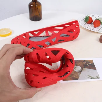 

2020 Summer Women Sandals Hollow Flat Shoes Female Slip On Sandals Fashion Soft Light Slides Ladies Comfortable Beach Shoes