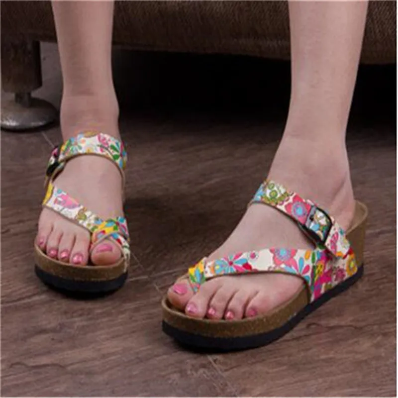 

Quality Fashion Women Cork Wedge Slipper New Summer Cross Buckle Med Heel Beach slippers Sweet Flower print Platform sandals