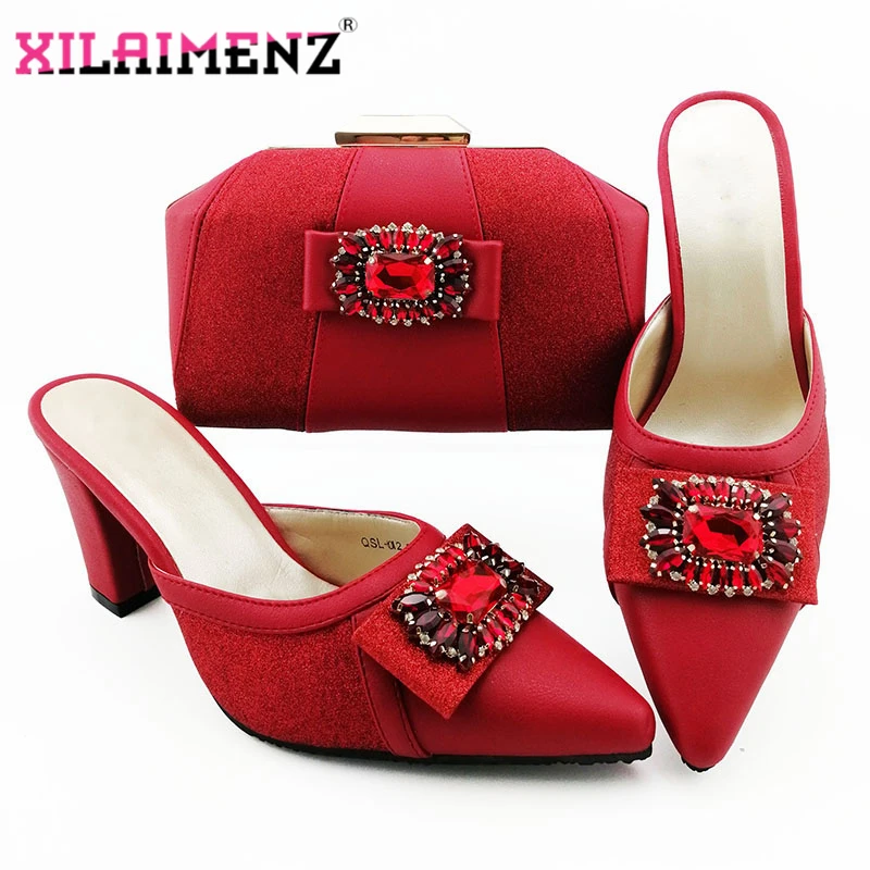 Новинка 2019 года красные итальянские туфли с острым носком и сумочкой в комплекте
