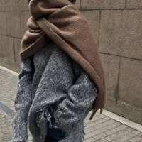 Luksusowe Cashmere kobiet szalik zimowy gruby ciepły stałe Cape okłady kobieta bandana pashmina długi tassel kobiet foulard gruby koc 2