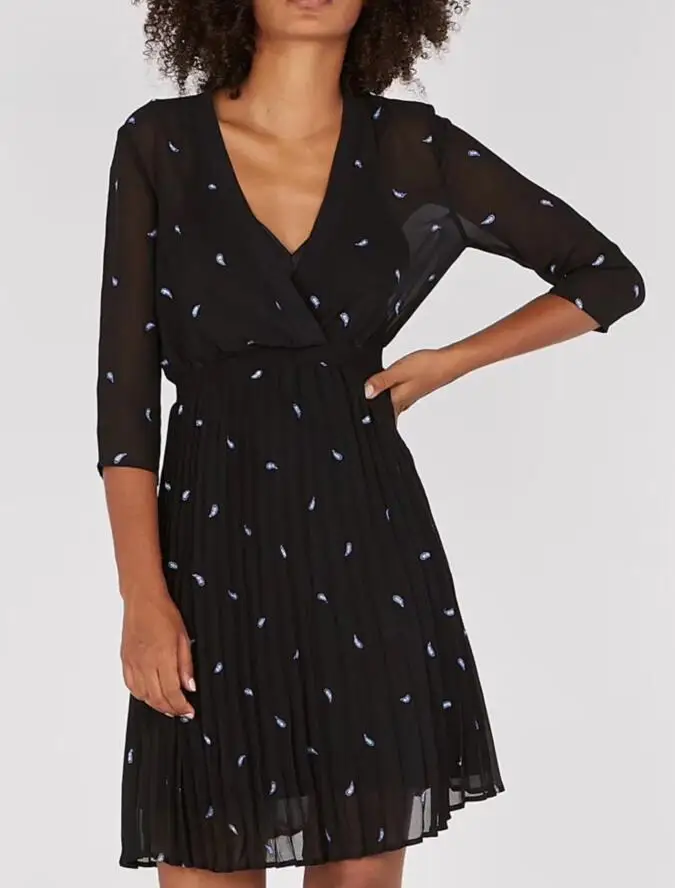 

2019 Autumn / Winter New Embroidery Flower Three Quarter Sleeve Pleated V-neck Two-piece Women's Dress