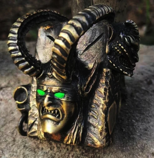 

XJGZS 280g brass Original handmade Fluorescent green paint eye cow demon Buddha heavy kerosene 3D lighter