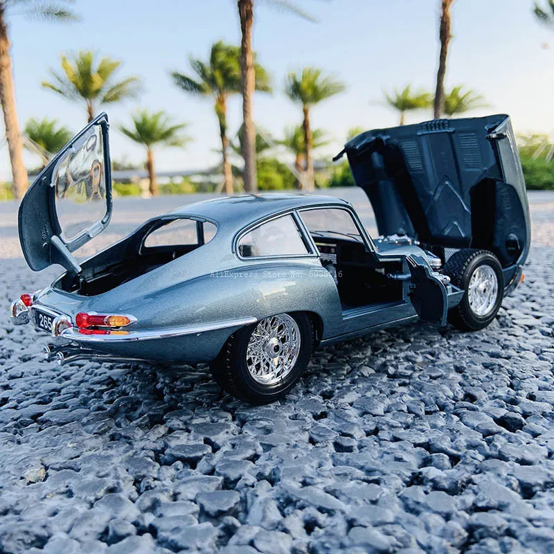 モデルカー Burago Jaguar E-Type Coupe 1/18 Bburago 1:18 Scale Jaguar E-type Cabriolet Alloy Luxury