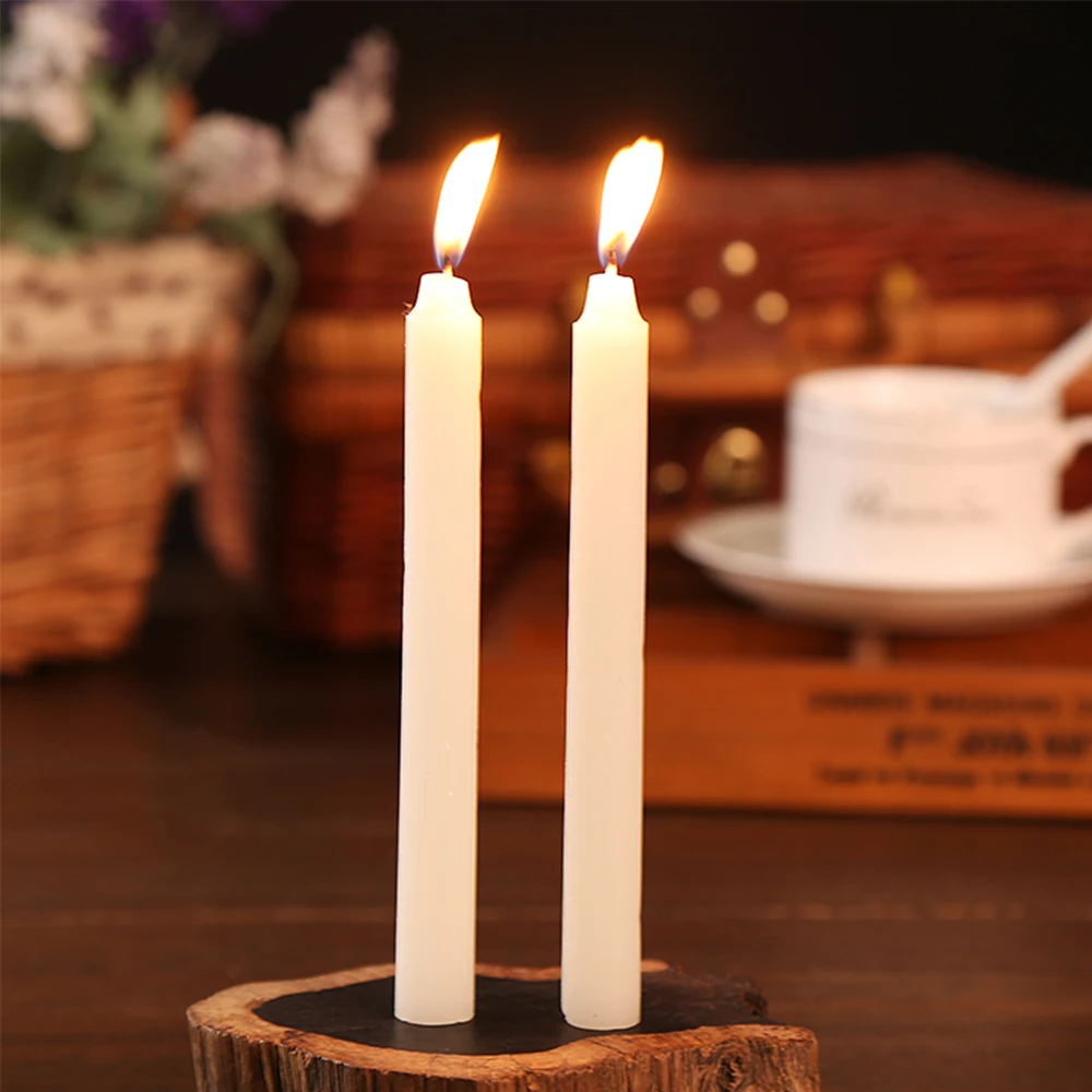 свеча (белая). свечи круглые. подсвечник скурар икеа. свечи декоративные. свечи фон.