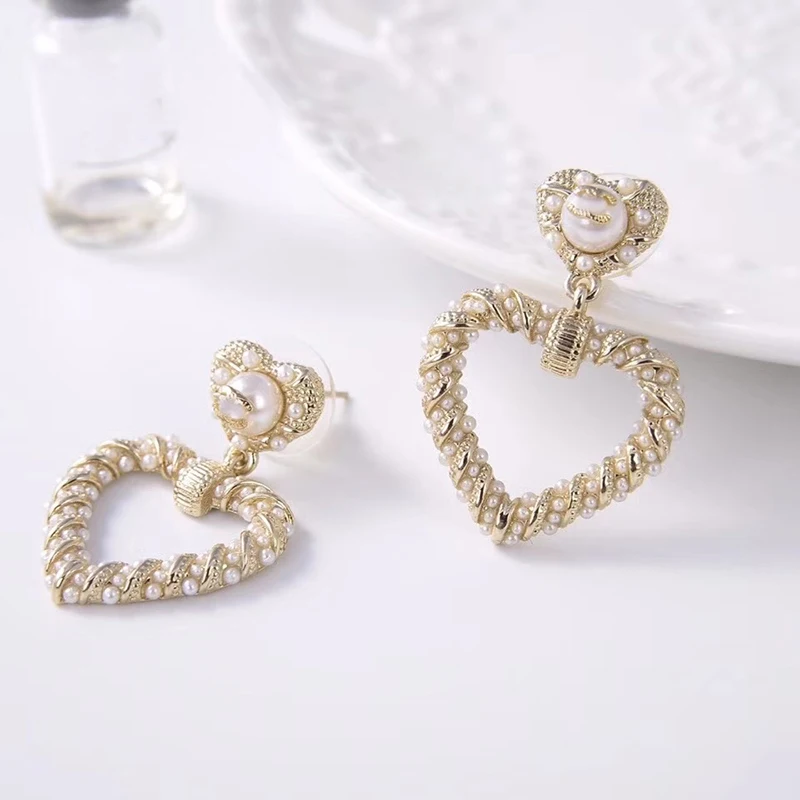

Luxury Heart Shape Ear Stud Elegant Female bead Design Earrings Ear Jewelry female