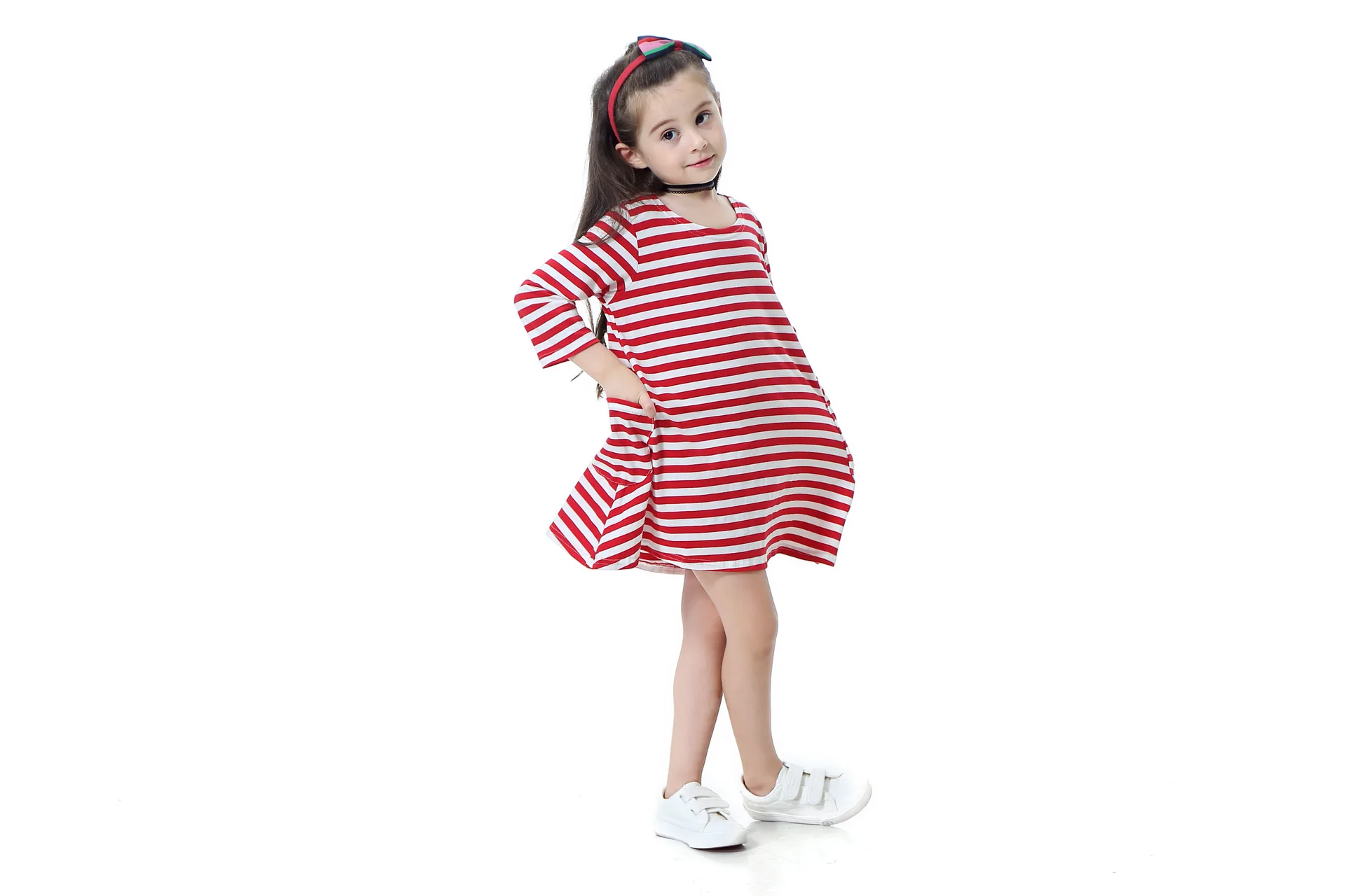 Свободное платье в полоску для всей семьи Одинаковая одежда для мамы и дочки платья с длинными рукавами для мамы и дочки