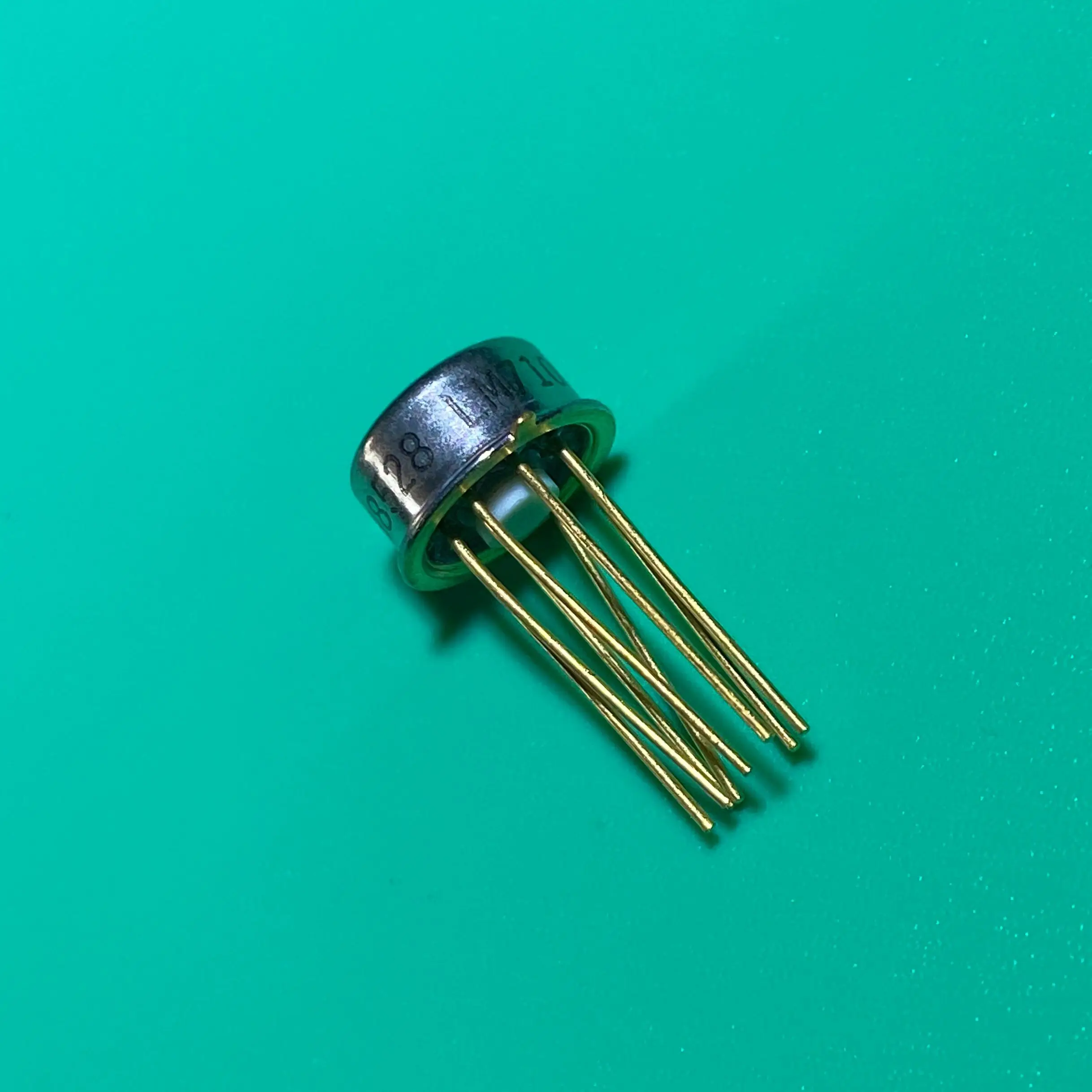 LM710CH CAN8 LM710 CH Voltage Comparator COMPARATOR 1 FUNC 5000UV OFFSE LM 710CH 710 LM710C H L710CH