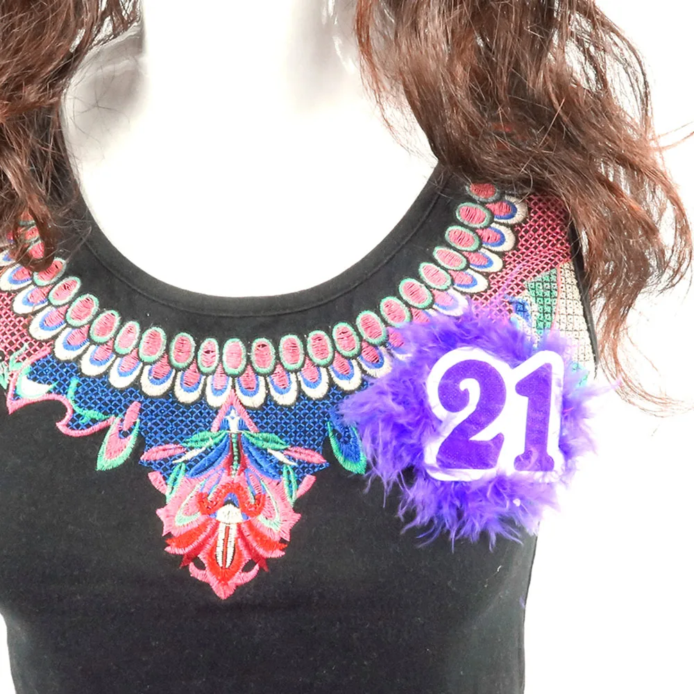 

3pcs Purple feather badge Shinning sparkle fabric pin 21 30 40 50 letters shape for happy birthday party annivasory favors