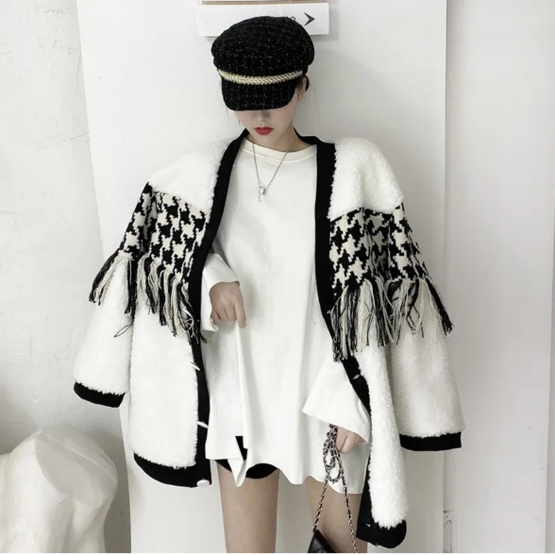 LANMREM 2019 Autumn New Women's Single-breasted Fur One-piece Sheep Shearing Jacket Lattice Stitching Fringed Plush Coat PC226 |