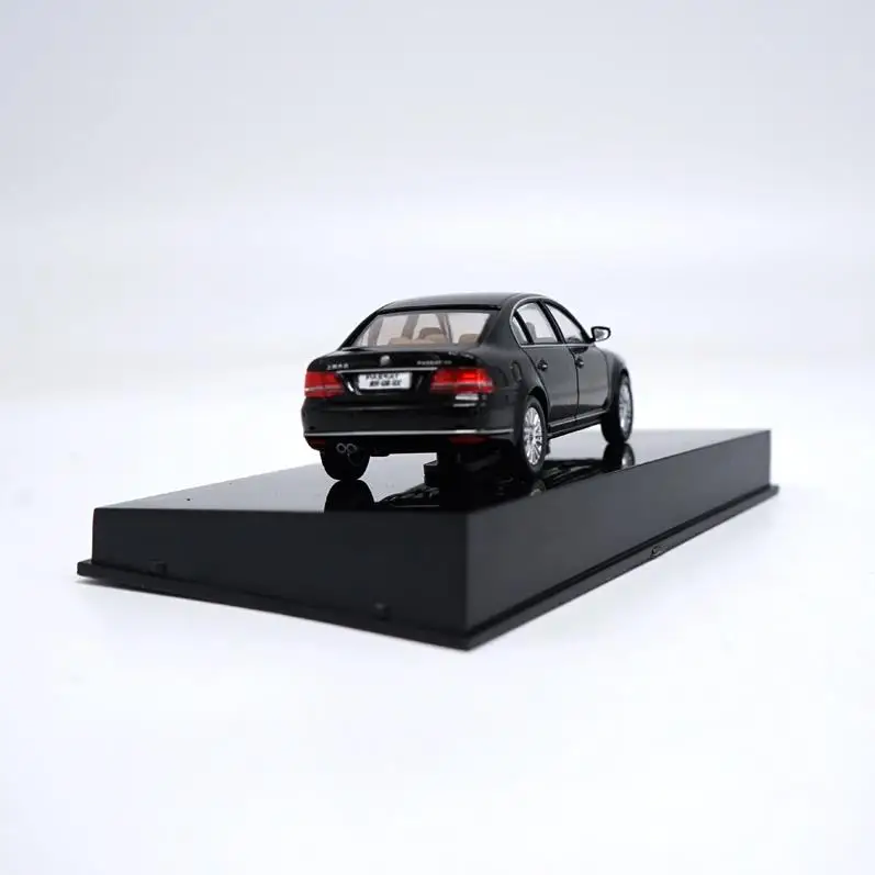 1:43 Масштаб passat черная и серебряная игрушечная машинка из сплава изысканный