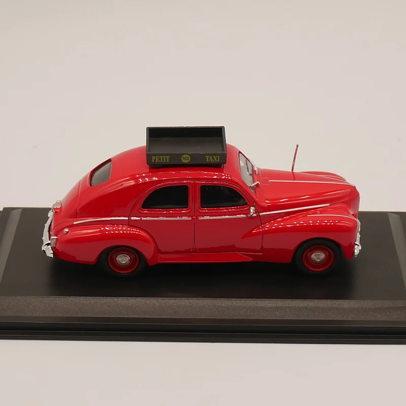 Модель Leo 1:43 Peugeot 203 1960 коллекционная игрушечная машинка из сплава под