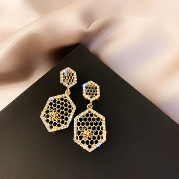 

Hot Fashion Accessories Pierced Geometric Boucles D Oreille Femme 2019 Stud Earrings for Women Gift Insect Bee Earrings