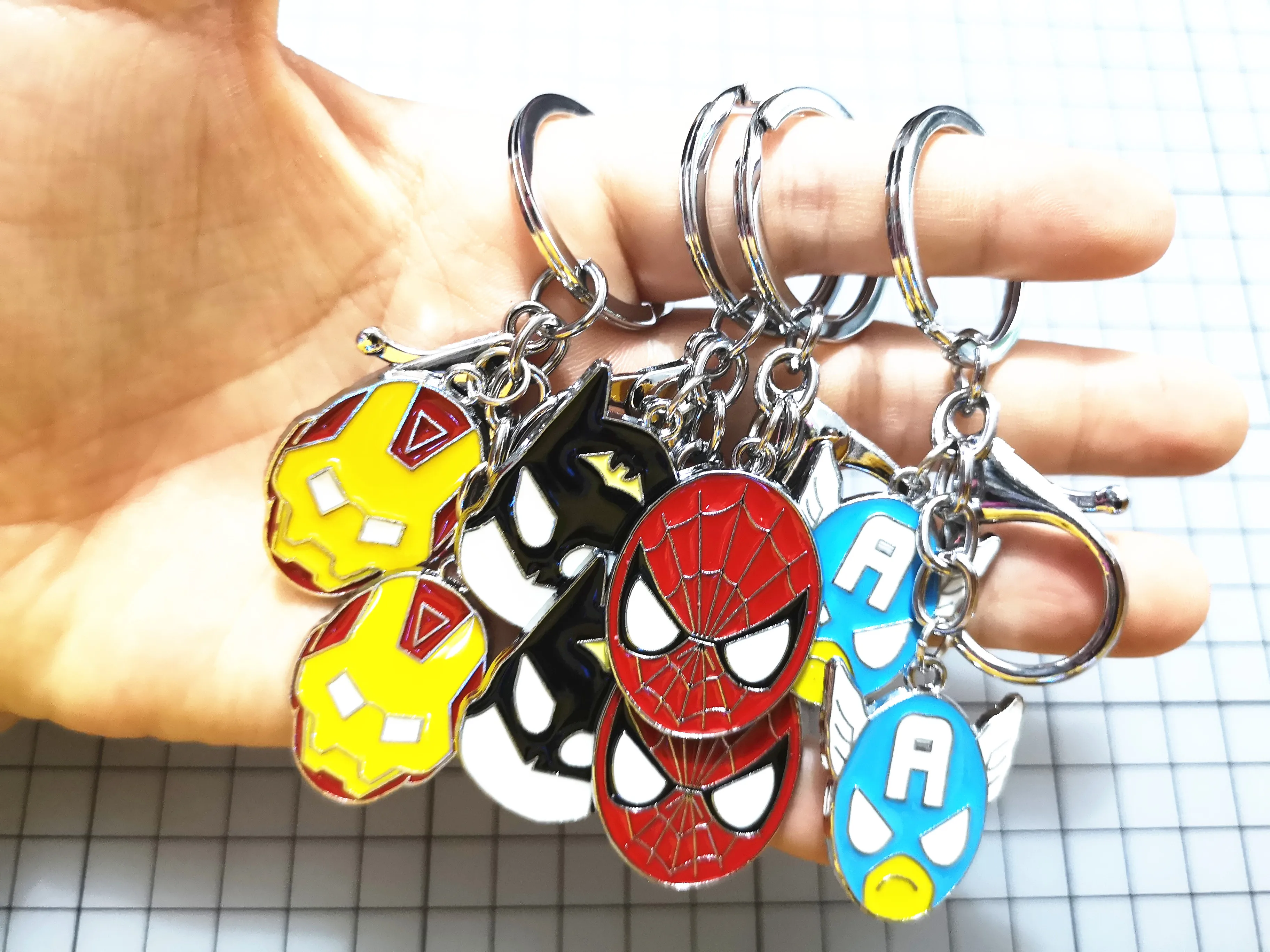 

lot 5 pcs Cartoon Avenger iron man Spiderman batman captain America Keychain Jewelry Accessories Key Chains Pendant Gifts Favors