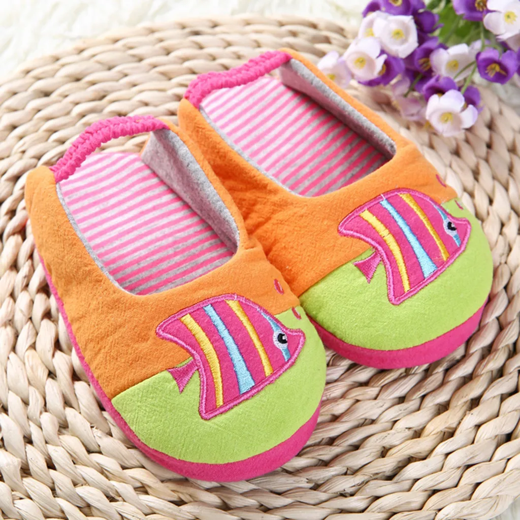 В виде персонажей из мультфильма, детская обувь, хлопковая ткань для детей ясельного возраста; модная зимняя обувь из замши, Детские домашние Тапочки Детские