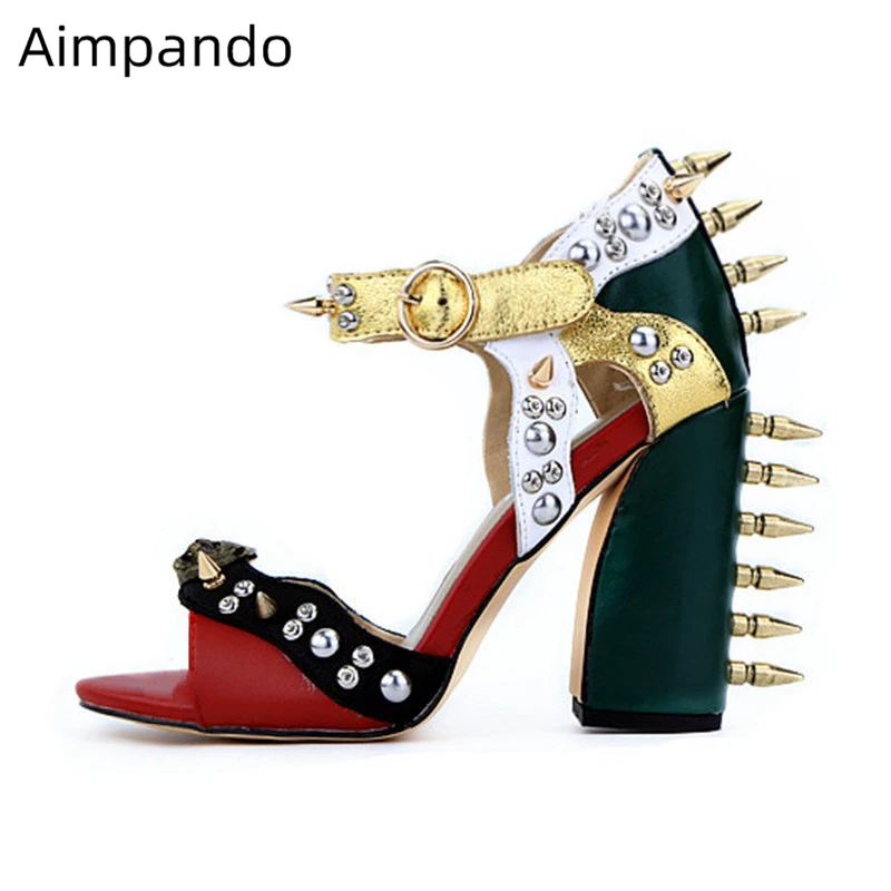 Женские сандалии-гладиаторы в стиле ретро; цвет красный, зеленый, пэчворк; Sandalias Mujer; не сужающийся книзу массивный каблук; золотой ремешок с пряжкой с заклепками и открытым носком