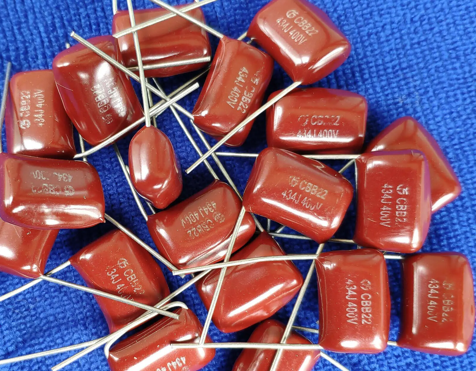 50pcs 434J 400V В американском стиле, имеется на 50/100 шт CBB Металлизированный пленочный конденсатор с алюминиевой крышкой, 104/105/154/185/224/225/274/305/333/334/434/474/475/564/684/ 824J 400V - Цвет: 50pcs 434J 400V