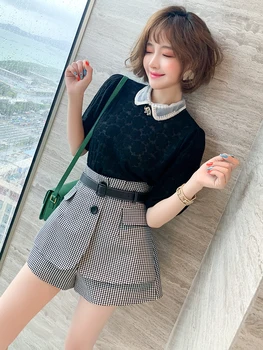 

Fashion Doll Collar Jacquard Knitted Top + Double Layer Stitching Plaid Shorts Suit Women's 2020 Early Autumn New Style