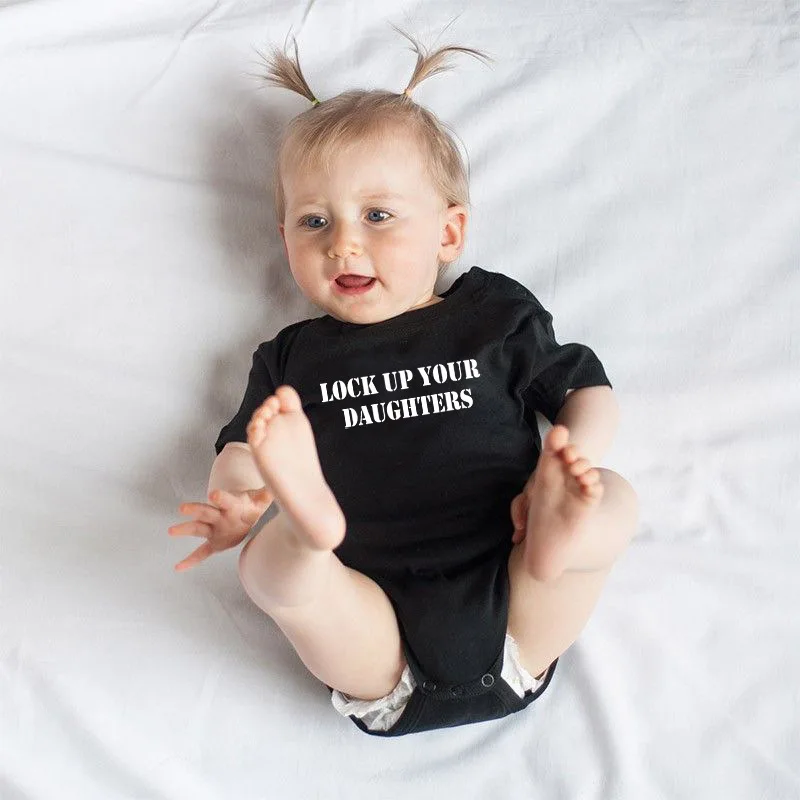 Лидер продаж; детская одежда в европейском и американском стиле; летняя детская футболка черного и белого цвета с принтом