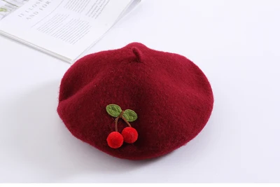 wine red Новые зимние теплые шерстяные шапки, шапка с помпоном, карамельный цвет, Ретро стиль, для детей, для маленьких девочек, берет, шапка для детей от 2 до 6 лет - Цвет: wine red