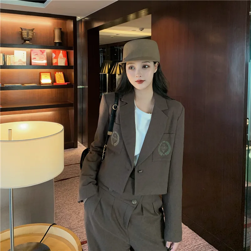 

Photo Shoot 2019 Badge Thin Embroidered Pocket Suit Set