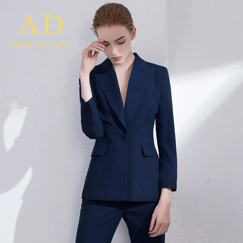 Рисунок 2 - Женский офисный костюм