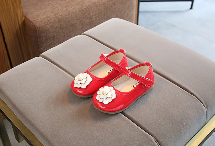 LOVIRS/обувь с цветком камелии для девочек; сезон весна-осень; детская кожаная обувь принцессы; тонкие туфли с жемчугом для маленьких девочек - Цвет: Red