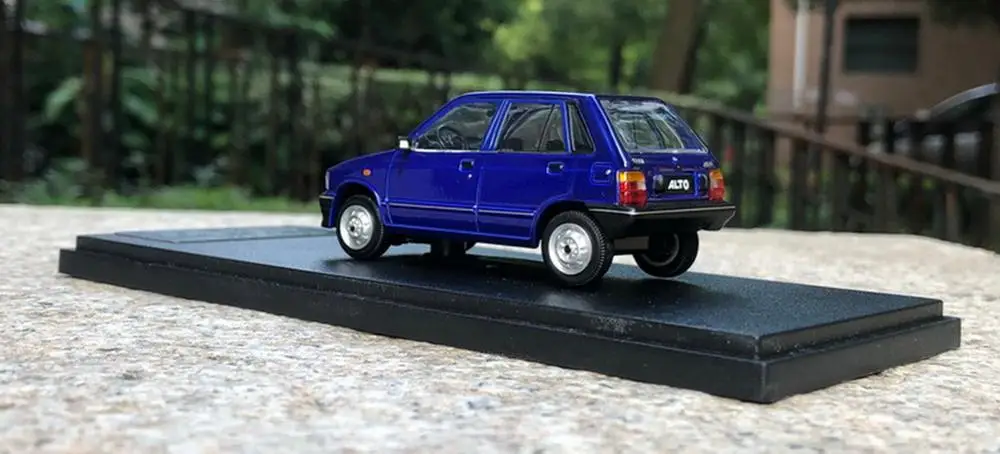 Коллекционная синяя лимитированная модель автомобиля Suzuki Alto 1/43 коллекционный