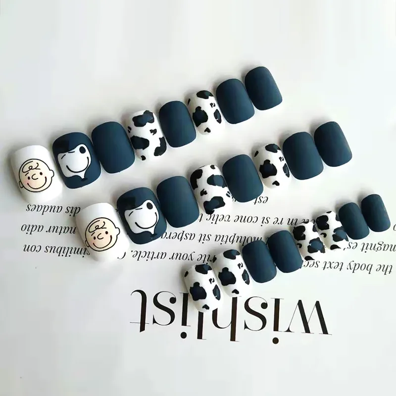 

New short flat head matte printed nail art finished Snoopy puppy scrub wear fake nails